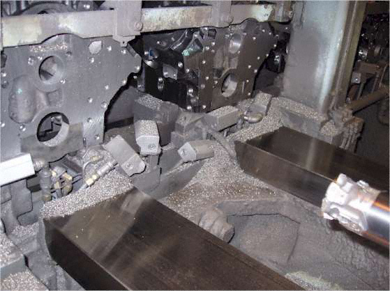 Five Super Air Knives blow chips off the fixture, tools and ways on this boring operation.